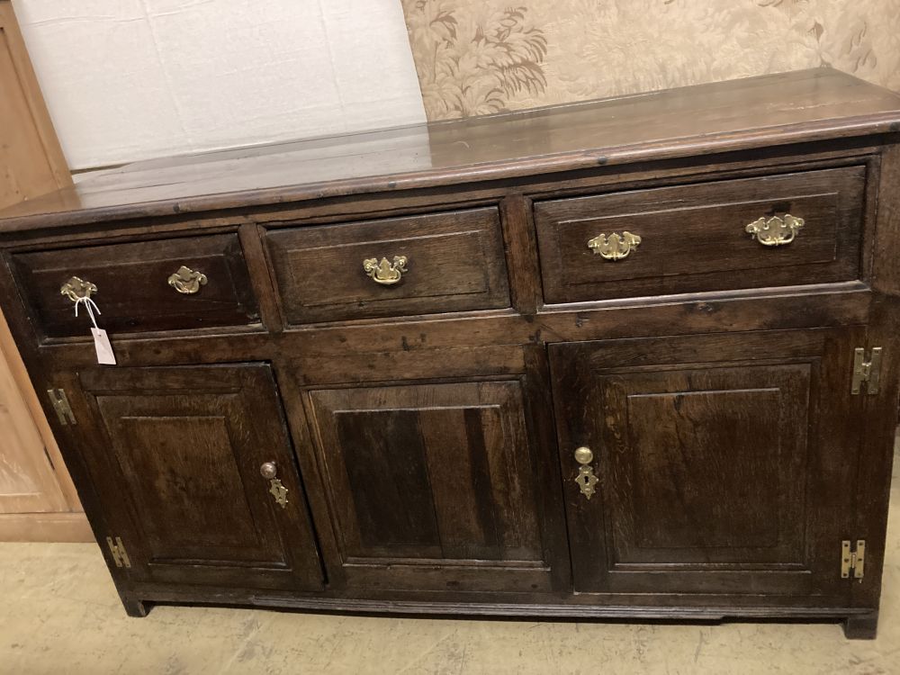 An 18th century oak low dresser, width 155cm, depth 56cm, height 90cm